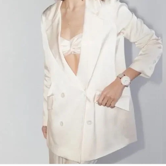 Rumored James Champagne Satin Oversized Blazer NWT – Size Small - Picture 1 of 13